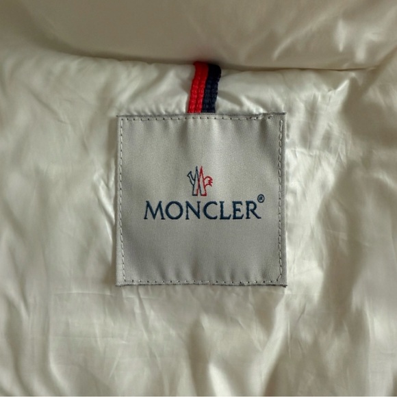 🚩 SOLD 🚩 Moncler Short Hooded Down Puffer Jacket – White/Black (Size 1) - Picture 7 of 10